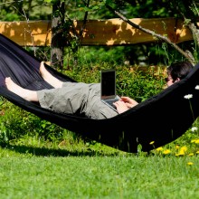 hangmat schrijfweek ik wil een boek schrijven tips advies in de bergen Esther Jacobs vakantieadresje in hotel pension de Berghut Rauris Oostenrijk