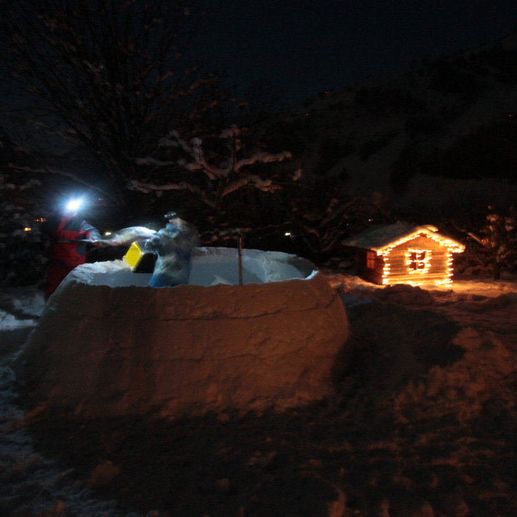 iglo by night