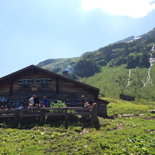 bergwandeling maken naar de Feldereralm bij de Berghut Rauris Oostenrijk