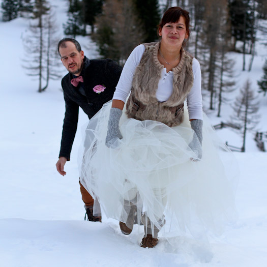 trouwen in de bergen in de sneeuw bruiloft in oostenrijk winterwedding berghutbruiloft (1)