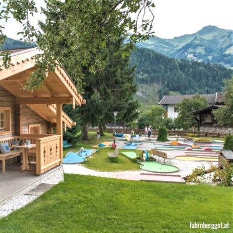 de Berghut appartementen zomervakantie kindvriendelijk vakantiewoningen Rauris Oostenrijk Salzburgerland Midgetgolf